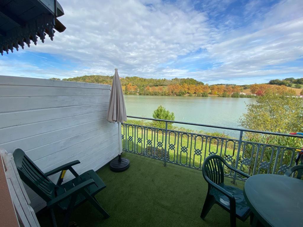 Appartement Au Calme Face Au Lac Marciac Bagian luar foto