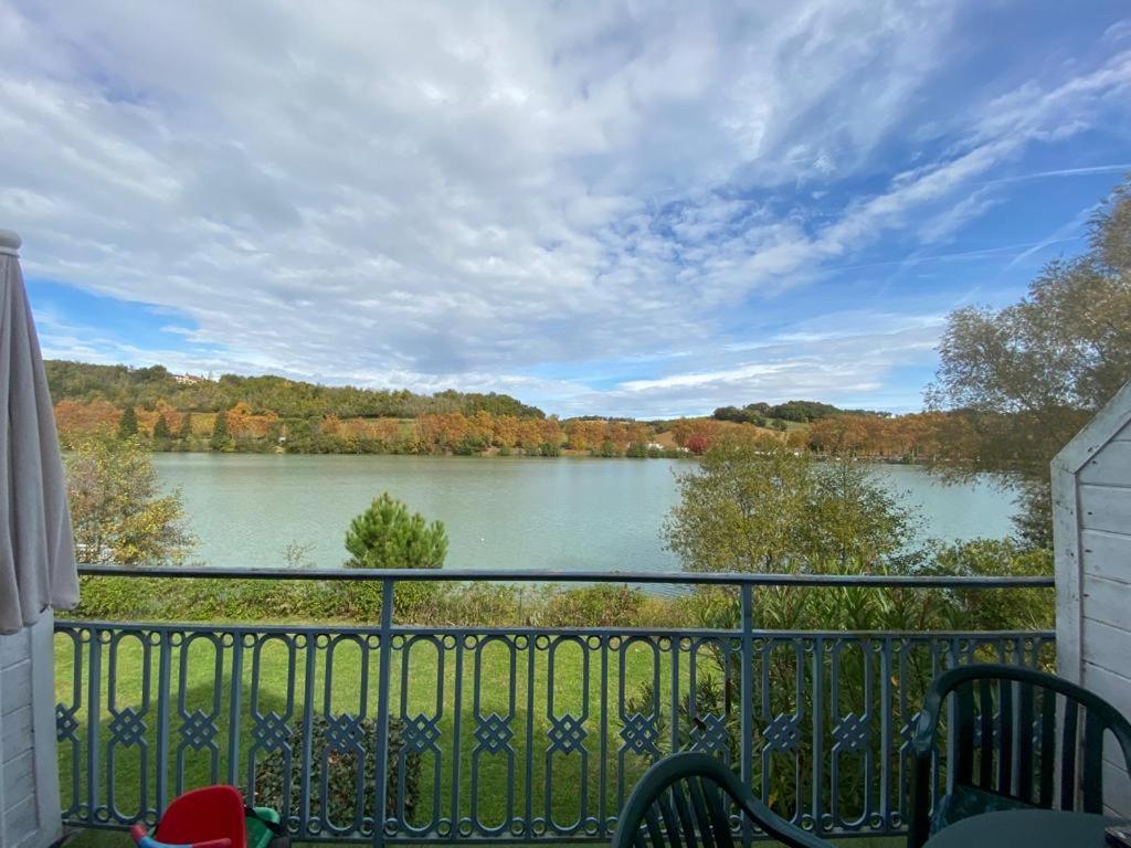 Appartement Au Calme Face Au Lac Marciac Bagian luar foto